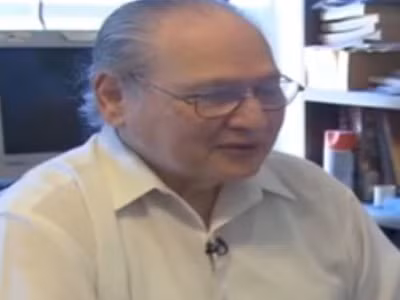  0. Một người đặc biệt khác trong bài viết này đó là Ronald Wayne, ông là đối tác đầu tiên với Apple nhưng sau đó đã bán đi cổ phần tại Apple của mình cho Markkula với giá 1.700 USD vào năm 1977, và nếu không bán số cổ phần ấy đi thì có lẽ bây giờ ông đã có hàng triệu USD trong tay. 