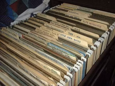  9. Sherry Livingston là thư ký đầu tiên cho CEO của Apple, và cô đã cống hiến rất nhiều cho công ty. Theo Scott, Livingston đã làm rất nhiều thứ cho Apple trong những ngày đầu tiên.