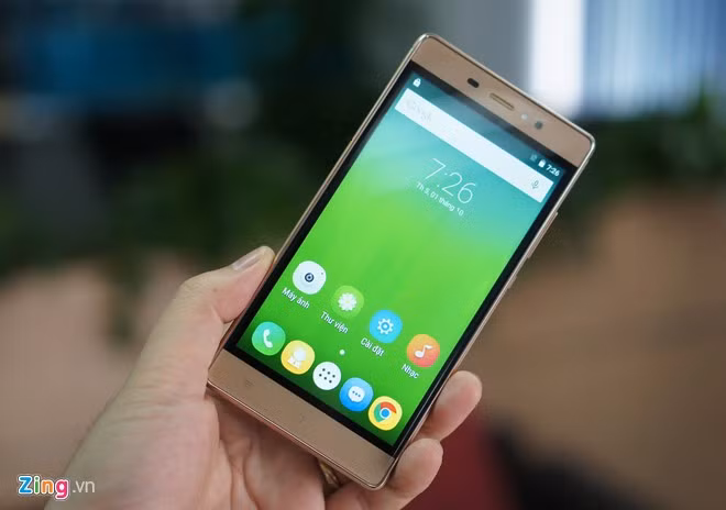 Massgo Vi5 có kiểu dáng vuông vức, các góc bo tròn nhẹ khá đẹp mắt. Khâu gia công của máy tốt. Người dùng không tìm thấy các chi tiết thừa, hoặc thô ở sản phẩm này. Đây là điểm cộng lớn cho một model trong tầm giá 3 triệu đồng.