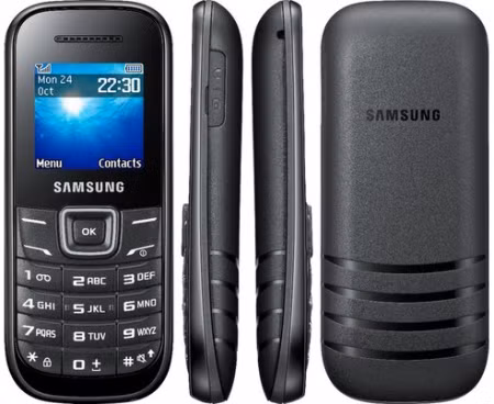  Samsung E1200 (350.000 đồng). Chiếc điện thoại thuộc hàng “siêu rẻ” của Samsung sở hữu cho mình một thiết kế bo tròn đặc trưng của hãng đến từ xứ sở Kim Chi. Kiểu dáng tổng thể trông mượt mà và hiện đại cùng mức giá rất rẻ, thương hiệu tốt giúp E1200 nhanh chóng được nhiều người dùng quan tâm và chọn làm “chú dế” luôn bên mình. Máy sở hữu một màn hình 1,5 inch độ phân giải 128 x 128 pixel, vừa đủ để nhìn rõ các nội dung và chữ đối với mắt người dùng bình thường. Vẫn giữ điểm nổi trội của dòng máy “siêu rẻ” này là thời lượng sử dụng rất tốt với viên pin dung lượng 800 mAh. Samsung E1200 có thể chứa tới 1,000 số trong danh bạ của mình, quá đủ cho nhu cầu liên lạc của đại đa số người dùng. Như nhiều mẫu máy khác, E1200 cũng được trang bị một đèn pin nhỏ phòng khi cần thiết.
