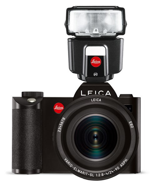 Hiện tại, Leica SL Type 601 có giá bán 7.450 USD cho thân máy. Riêng ống kính Leica Vario-Elmarit-SL 24-90mm f/2.8-4 ASPH có mức giá cũng không hề thấp, 4.950 USD. Dự kiến, Leica sẽ chính thức mở bán thân máy và ống kính này vào tháng 11/2015.