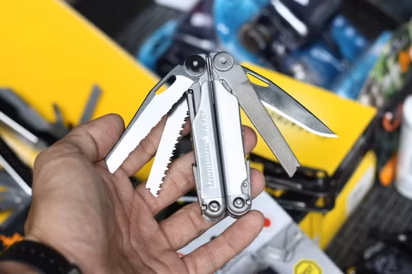 Chiếc dao đa năng Leatherman Wave này có giá 2.250.000 đồng.