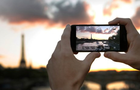  4. Hỗ trợ chụp ảnh RAW: Tính năng này sẽ cực kỳ hấp dẫn người đam mê nhiếp ảnh. 