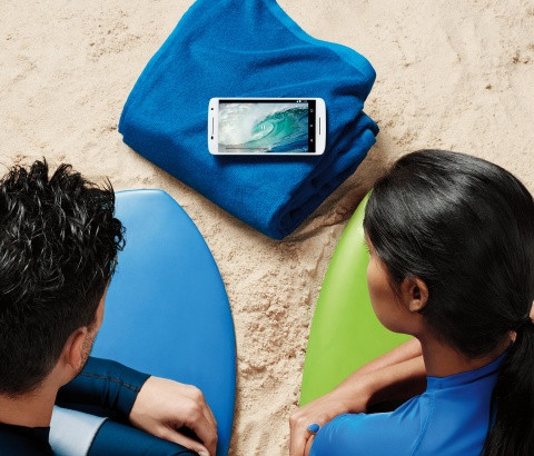 Về cấu hình, Droid Maxx 2 không có gì thay đổi so với phiên bản tiền nhiệm là Moto X Play.