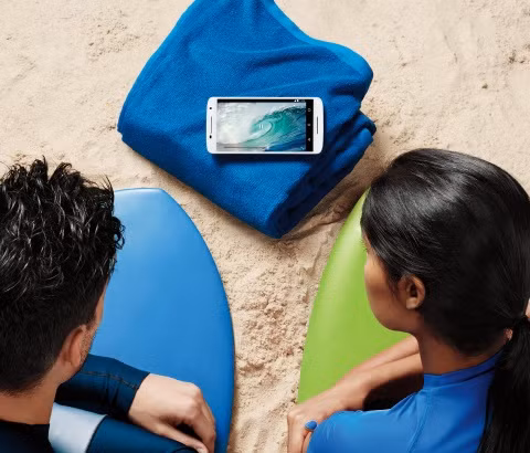 Về cấu hình, Droid Maxx 2 không có gì thay đổi so với phiên bản tiền nhiệm là Moto X Play.