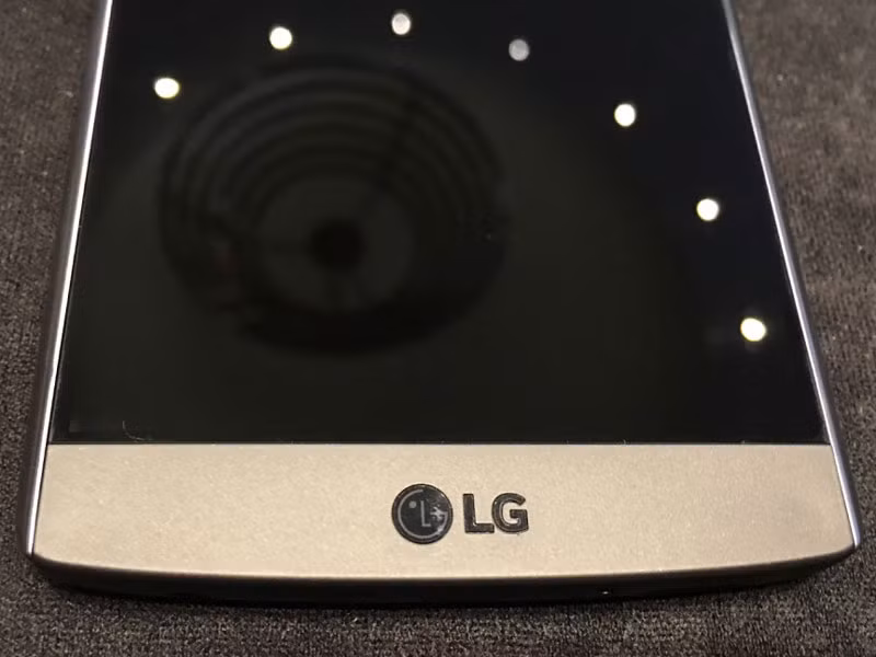 Phía dưới mặt trước.