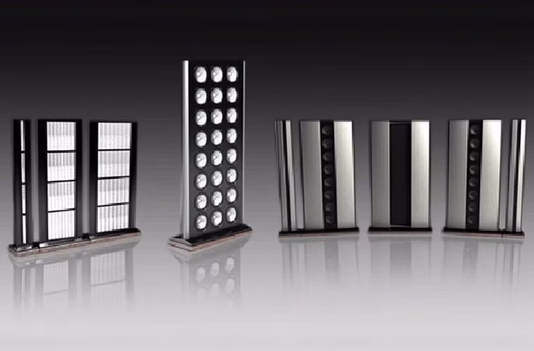  Transmission Audio Ultimate - Giá 1,2 triệu bảng Anh (khoảng 40 tỷ đồng). Mỗi chiếc loa này có chiều cao lên tới 2 mét, được trang bị 4 củ loa siêu trầm lưỡng cực 15-inch, 24 củ loa trầm 8-inch và một dải loa tép ribbon rộng 1-inch. Nếu muốn thưởng thức cặp loa, bạn cần tới không gian có bề ngang tối thiểu là 12 mét.