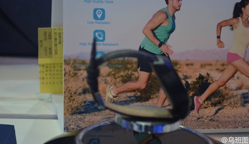 Dựa vào loạt hình ảnh được cho là của chiếc đồng hồ thông minh Meizu Blue Charm Watch có thể nhận thấy sản phẩm cũng có thiết kế khung viền kim loại và mặt đồng hồ trông khá thể thao. Giới công nghệ tin rằng bên cạnh phiên bản sử dụng dây da, Meizu cũng sẽ cung cấp thêm lựa chọn mẫu Meizu Blue Charm Watch với thiết kế dây kim loại tựa như các mẫu smartwatch khác trên thị trường.