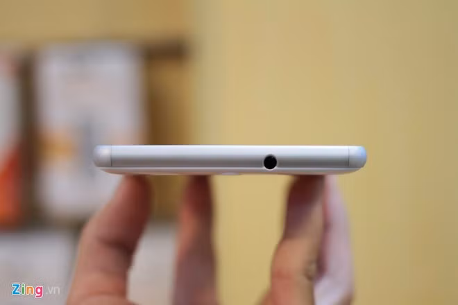 Đập hộp Sony Xperia C5 Ultra giá 7,8 triệu đồng ở VN