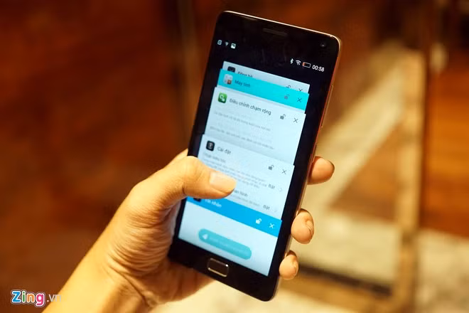 Lenovo Vibe P1 chạy trên Android 5.1. Máy cũng có RAM 2 GB và bộ nhớ trong 32 GB.