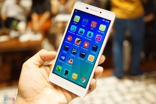  Điện thoại Lenovo P1m có giá dưới 4 triệu đồng, sở hữu màn hình 5 inch độ phân giải HD 1.280 x 720 pixel. Model này dùng chip 4 nhân tốc độ 1GHz, RAM lên đến 2 GB.