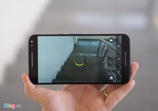 Trải nghiệm camera là điểm nhấn khác của chiếc X Style. Không phải ngẫu nhiên khi DxOMark chấm model này 83 điểm, nằm trong top 6 điện thoại có camera tốt nhất thị trường. Máy có khả năng chụp và lưu ảnh nhanh, có thể coi là nhanh nhất trong các smartphone hiện nay. Khả năng tái tạo màu, hiển thị chi tiết trên camera này cũng là rất ấn tượng.