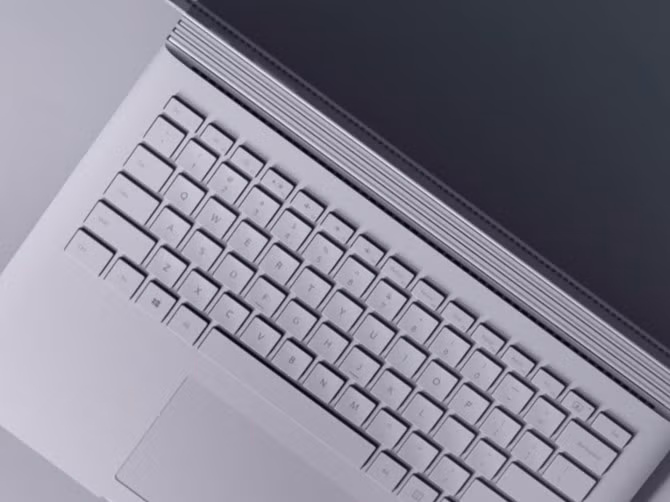 Pin của máy sử dụng tới 12h.