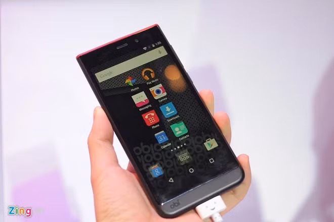  Obi SJ1.5 (giá tham khảo: 2,9 triệu). Obi là hãng di động mới đến từ thung lũng Silicon, hãng chọn Việt Nam là một trong những thị trường đầu tiên để giới thiệu 2 dòng sản phẩm chủ đạo của mình là Obi SJ1.5 và SJ1.0. Obi SJ1.5 là điện thoại giá rẻ với cấu hình tầm trung. Máy dùng bộ vi xử lý MT6580, quad-core MediaTek, RAM 1 GB, bộ nhớ trong 16 GB, camera 8 MP, pin 3.000 mAh, hệ điều hành Android 5.0. 