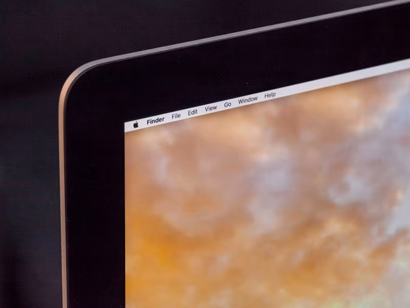 Viền màn hình vẫn khá dày.