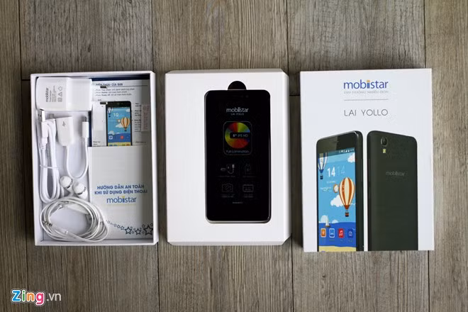 Phụ kiện đi kèm điện thoại Mobiistar Lai Yollo gồm: Sách hướng dẫn, bộ sạc và tai nghe loại chống rối.