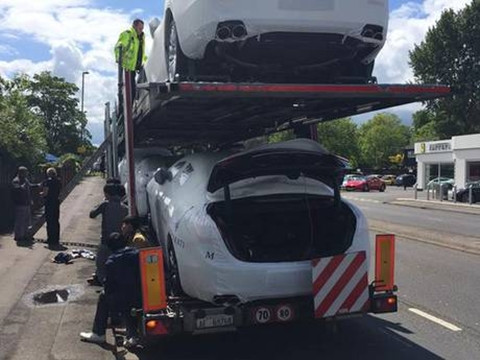 Nguoi Viet tron trong cop xe sang de nhap cu bat hop phap