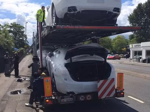 Nguoi Viet tron trong cop xe sang de nhap cu bat hop phap