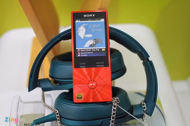 Tai nghe h.ear On dự kiến lên kệ trong tháng 11 tại Việt Nam. Giá bán quốc tế khoảng 200 USD.