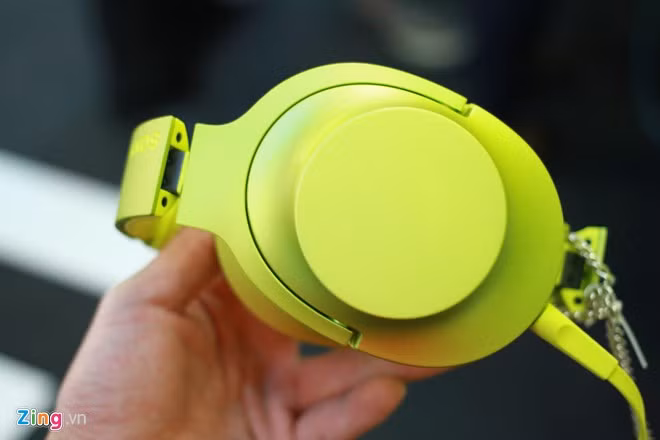 h.ear On dùngdriver âm thanh HD đường kính 40mm, có khả năng tái tạo lại những âm thanh ở tần số lên đến 60 kHZ.