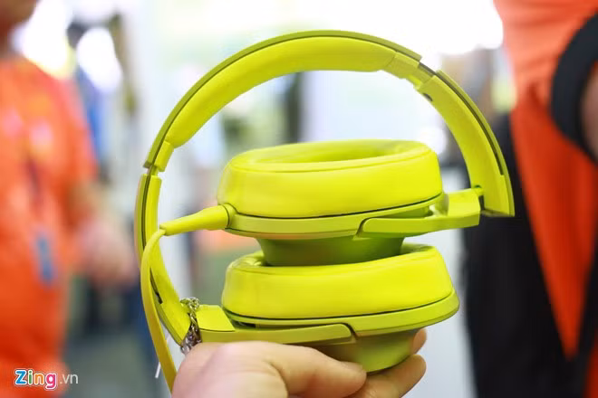 Sản phẩm sở hữu kiểu dáng tiêu chuẩn, người dùng có thể gập gọn vào với nhau.