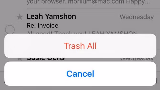  24. Xóa tất cả mail cùng lúc. Trên iOS 9, bạn có thể xóa tất cả các mail cùng 1 lúc bằng thiết lập Trash All thay vì chọn từng mail như trước đây. 