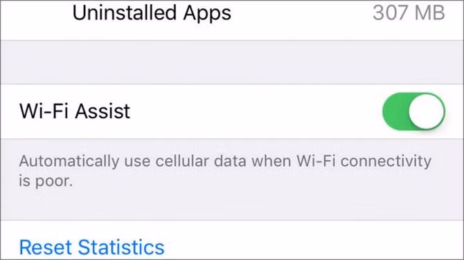  22. Cải thiện tín hiệu Wi-Fi. Nếu cảm thấy khó chịu với kết nối Wi-Fi hiện tại, bạn có thể vào phần Settings -> Cellular -> chuyển sang chế độ Bật ở phần Wi-Fi Assist, khi đó thiết bị sẽ tự động chuyển sang dùng kết nối 3G (hoặc LTE) mỗi khi tín hiệu Wi-Fi bị mất hoặc quá yếu. 