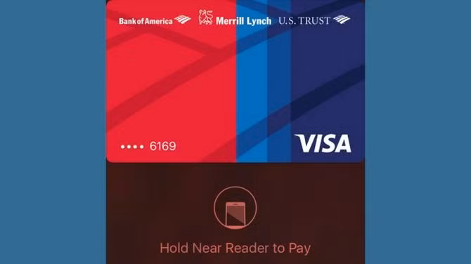  13. Bấm nút Home 2 lần để thanh toán với Apple Pay. Dịch vụ Apple Pay sẽ thay đổi cách mà chúng ta trả tiền. Trên Apple Watch, bạn có thể bấm 2 lần vào nút bấm ở cạnh bên để trả tiền, còn trên iPhone thì bạn chỉ cần bấm 2 lần vào nút Home (kể cả khi ở màn hình khóa) để trả tiền bằng thẻ tín dụng mà mình thích. 