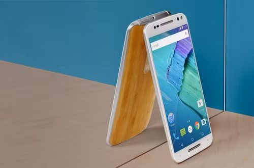  Motorola Moto X Style Pure Edition. Đứng thứ 3 trong danh sách phablet tốt nhất là Moto X Style Pure Edition – phablet “làm mưa làm gió” hồi đầu năm nay. Màn hình Quad HD 5,7inch, camera sắc nét 21megapixel và thông số kỹ thuật ổn định đã khiến cho sản phẩm của Motorola luôn nổi bật từ khi lên kệ.