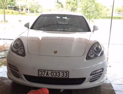 Sieu xe tai tieng va vi dai gia kim cuong cua Ha Ho