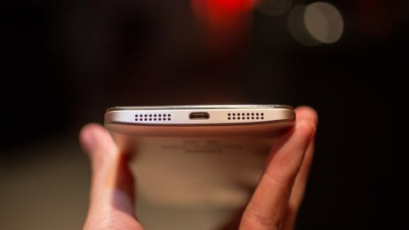  Bên cạnh đó, máy được trang bị camera sau 13MP với công nghệ lấy nét theo pha PDAF, và camera trước 5MP dành cho selfie chất lượng cao với nhiều chế độ chụp kèm các công cụ chỉnh sửa ảnh hữu ích. 