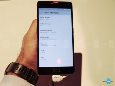  Còn Vibe P1m sở hữu màn hình 5-inch HD sắc nét, hỗ trợ công nghệ IPS cho góc nhìn rộng. 