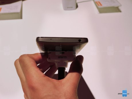  Máy được trang bị bộ đôi camera 8MP (tự lấy nét) &amp; 5MP giúp chụp ảnh và selfie hiệu quả. Điện thoại còn hỗ trợ mạng LTE (4G) tốc độ cao giúp kết nối nhanh hơn và tăng đáng kể trải nghiệm giải trí khi di chuyển. 