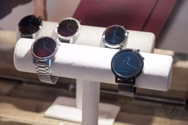 Theo đánh giá của các trang công nghệ nước ngoài, 300 USD là mức giá không tệ cho một smartwatch như Moto 360. Tuy nhiên, không ai dám nói trước nó sẽ có doanh số tốt bởi thị trường smartwatch vẫn chưa phát triển bùng nổ.