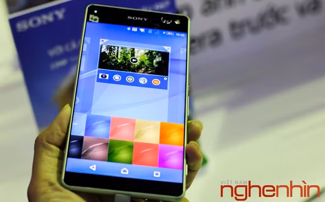 Xperia C5 Ultra Dual nổi bật với thiết kế viền có như không khá sexy.