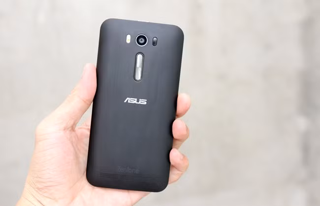 Các cạnh bo tròn quen thuộc của các sản phẩm dòng ZenFone.