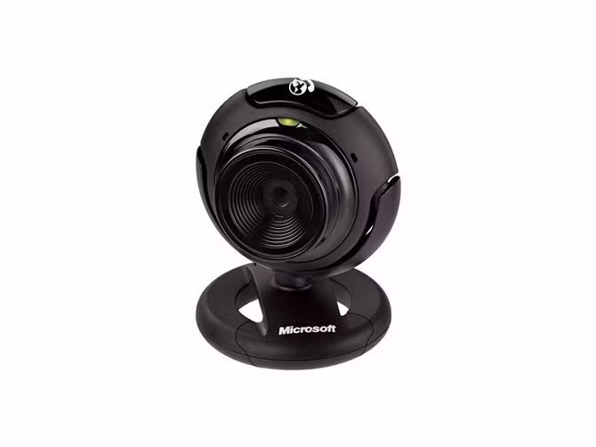  8. Webcam LifeCam. LifeCam là dòng sản phẩm webcam của Microsoft, ra mắt lần đầu vào 2006 và vẫn được duy trì đến ngày nay. Phiên bản LifeCam mới nhất là LifeCam Studio: giá 100 USD với cảm biến Full HD, ống kính độ phân giải 8 MP và micro tích hợp. Microsoft cho biết họ vẫn sẽ duy trì dòng LifeCam trong tương lai, đặc biệt là các sản phẩm mới sẽ được tích hợp cảm biến sinh trắc học phục vụ cho tính năng Windows Hello trên Windows 10. 