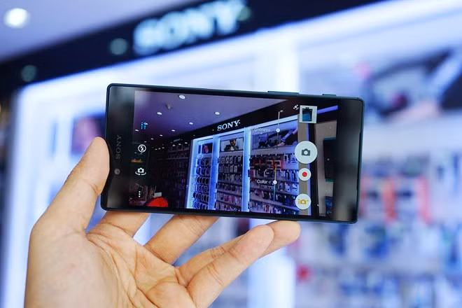 Xperia Z5 có camera chính 23 MP, cảm biến Exmor RS có tốc độ lấy nét nhanh nhất thế giới.