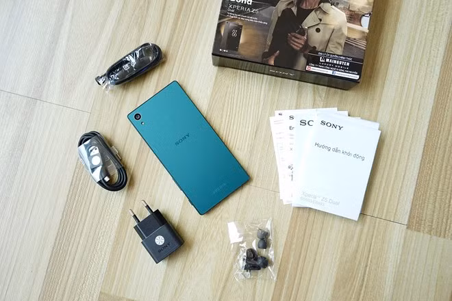 Anh mo hop Sony Xperia Z5 phien ban James Bond o VN