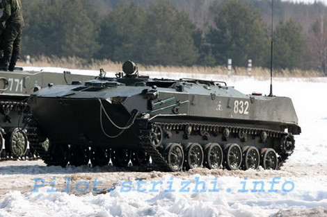 Xe thiết giáp chở quân lính dù BTR-D.