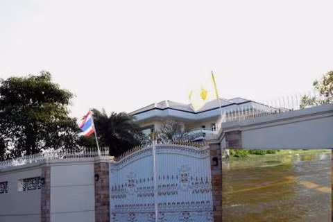 Căn nhà được bảo vệ khá nghiêm ngặt.