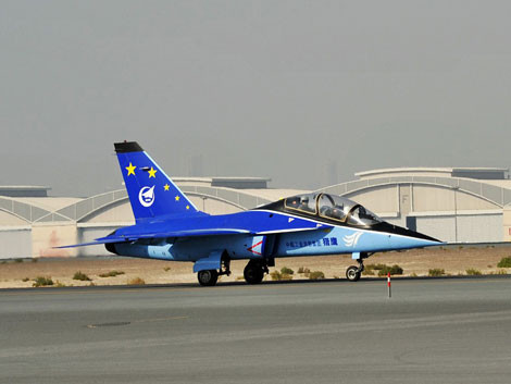 Máy bay huấn luyện siêu thanh L-15 của Trung Quốc đang dùng động cơ Ukraine.