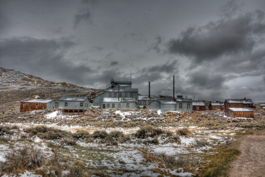 Vào thời kỳ hoàng kim, Bondie là trung tâm khai thác vàng với hơn 1.000 người sinh sống và khoảng 250 tòa nhà được xây dựng. Ngoài ra, nơi này cũng là một thị trấn miền Tây đầy rẫy nguy hiểm, nhiều tệ nạn như ma túy, nhà thổ, cờ bạc...
