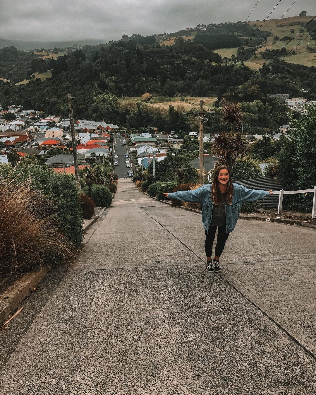 Ngày nay, danh tiếng của con đường là niềm tự hào của người dân sinh sống trên phố Baldwin nói riêng và Dunedin nói chung. Du khách tìm đến đây để tạo ra những kiểu ảnh độc đáo. Ảnh: Rahul.dorugade05, jennycheen_.