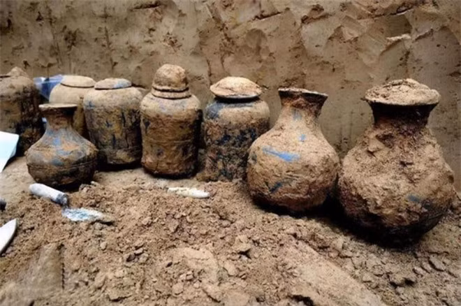 ​Dau vet nhung vien “tien dan” trong lang mo: Thuoc truong sinh luon lam tu thuy ngan?-Hinh-3