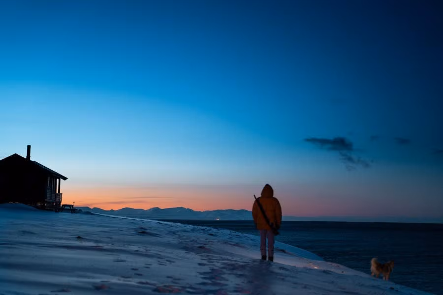 Điều thú vị là Svalbard vẫn chưa ghi nhận bất kỳ ca mắc Covid-19 nào. Chính quyền có thực hiện một số biện pháp phòng ngừa nhưng không quá khắt khe.