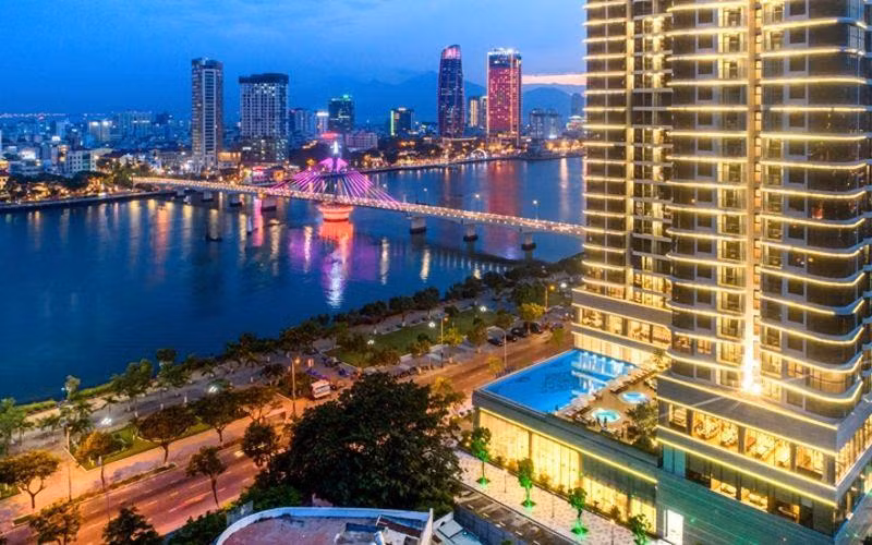 Đà Nẵng là thành phố có tuổi đời lớn bậc nhất ở nước ta, được thành lập từ năm 1889. Trước năm 1996, Đà Nẵng là thành phố tỉnh lỵ của tỉnh Quảng Nam - Đà Nẵng. Từ sau tháng 11/1996, Đà Nẵng tách khỏi tỉnh Quảng Nam - Đà Nẵng để thành lập thành phố trực thuộc Trung ương như hiện nay.