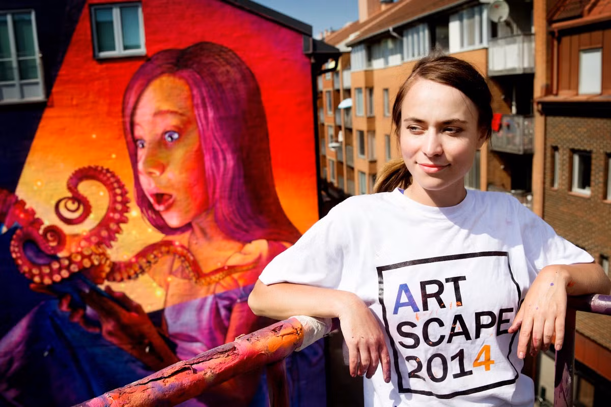 "Vẽ bậy" là cách nói vui về công việc sáng tác nghệ thuật của Natalia Rak - hot girl, nghệ sĩ vẽ tranh tường sinh năm 1986 người Ba Lan.