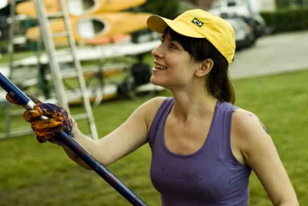 Hot girl người Ba Lan mang cá tính, phong cách đúng chất một nghệ sĩ. Cô bụi bặm, giản dị nhưng có một cảm nhận, cái nhìn về thế giới xung quanh rất khác.