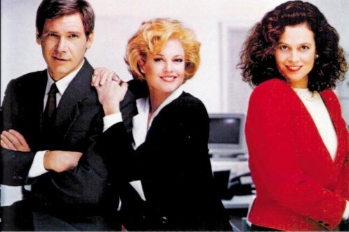 1. Working girl (1988). Nhân vật chính Tess do Melanie Griffith thể hiện tìm cách vươn lên trong sự nghiệp. Tess chứng minh rằng người ta không cần phải giẫm lên người khác và nói dối để đạt được thành công. Vì sao nên xem? Phim cho thấy, nếu mọi phụ nữ biết cách giúp đỡ lẫn nhau (như Tess đã làm trong phim) thì mọi chuyện đều trở nên tốt đẹp.